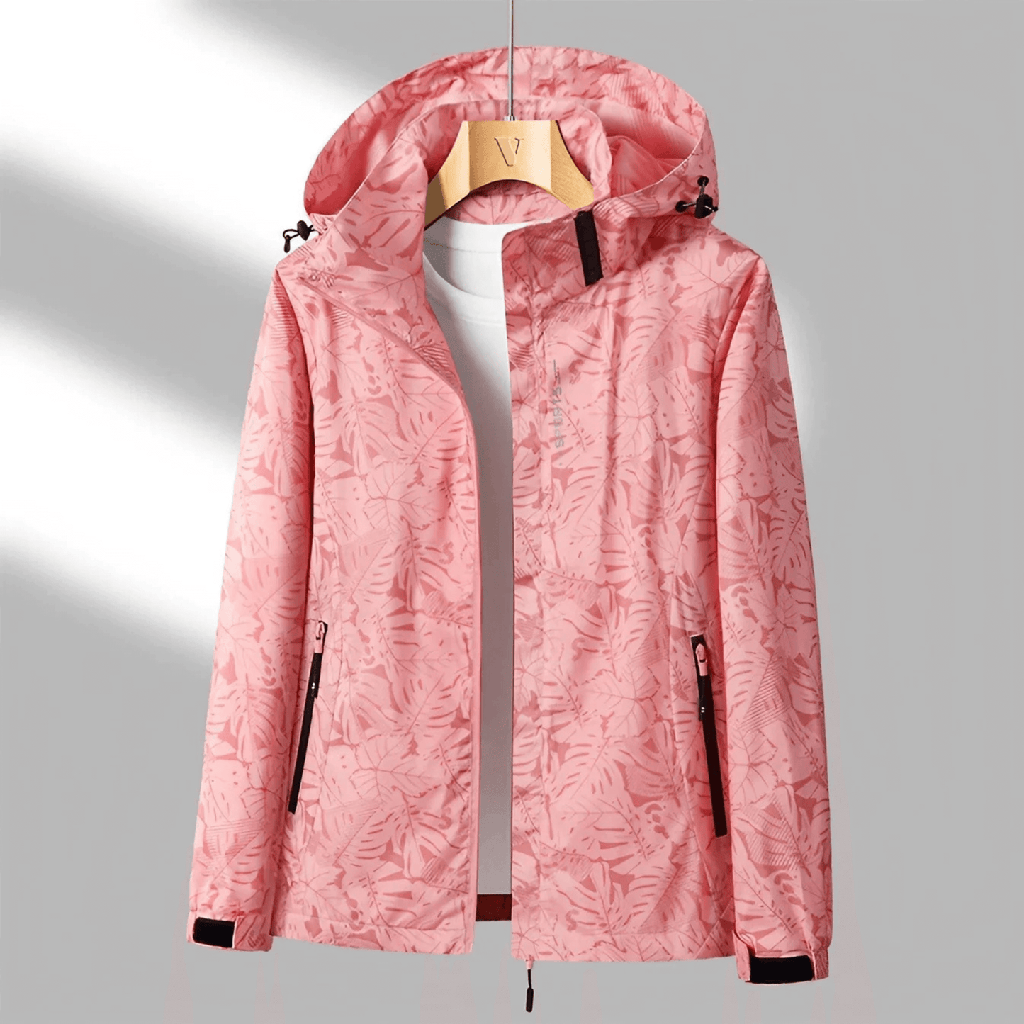 "Veste imperméable Opaline pour femme, légère et coupe-vent, avec capuche intégrée et design moderne."