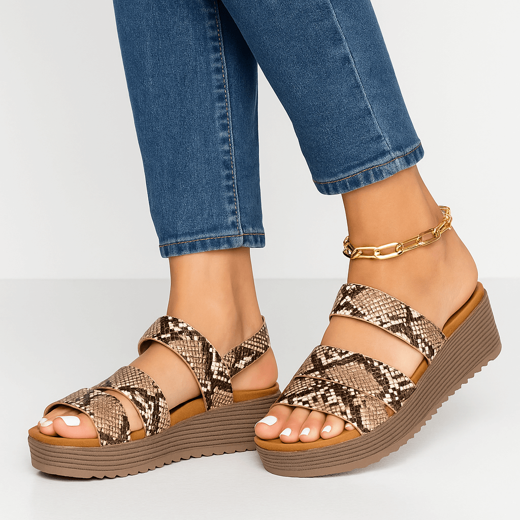 "Sandales confortables femme, design chic et aéré, semelle moelleuse, sangles réglables, vue de face."