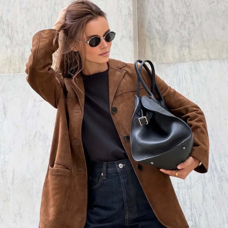 "Veste ample en daim marron pour femme, élégante et chaude, idéale pour l'automne et l'hiver."