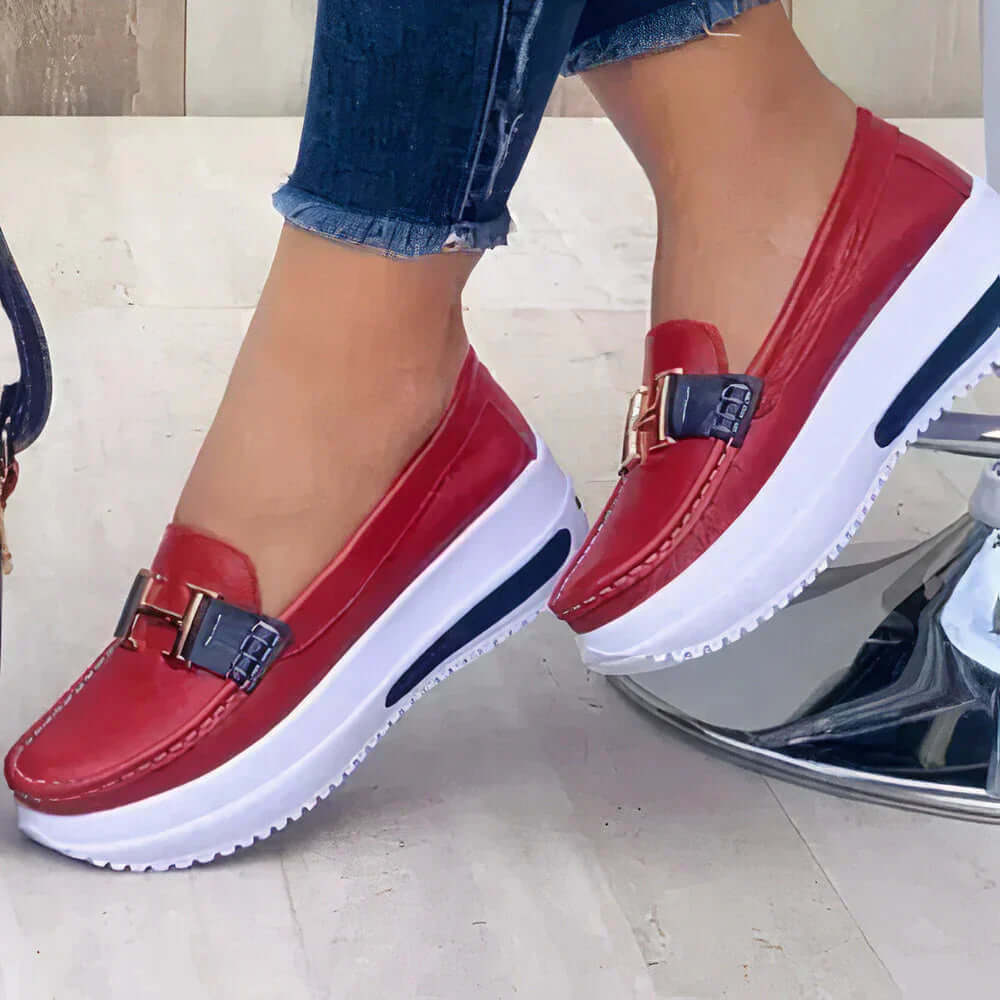 "Chaussures orthopédiques femmes, slip-on élégant, design moderne, confort ergonomique pour usage quotidien."