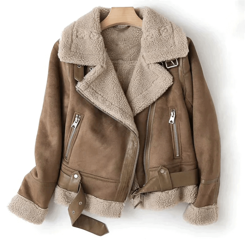"Veste en cuir élégante pour femme, doublée de sherpa, idéale pour un look classique et moderne en hiver."