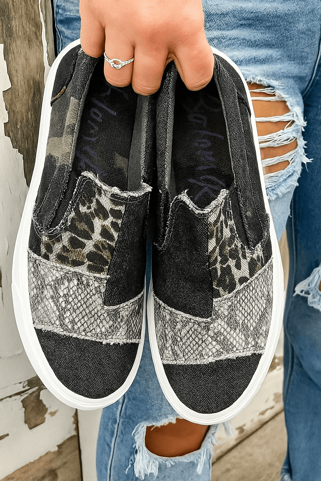 Baskets slip-on femmes, imprimés audacieux léopard, python et camouflage, confort optimal, facile à enfiler.