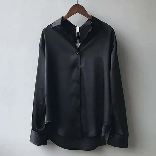 Chemisier ample satiné femme, coupe décontractée, éclat soyeux, élégance polyvalente pour un style chic et confortable.