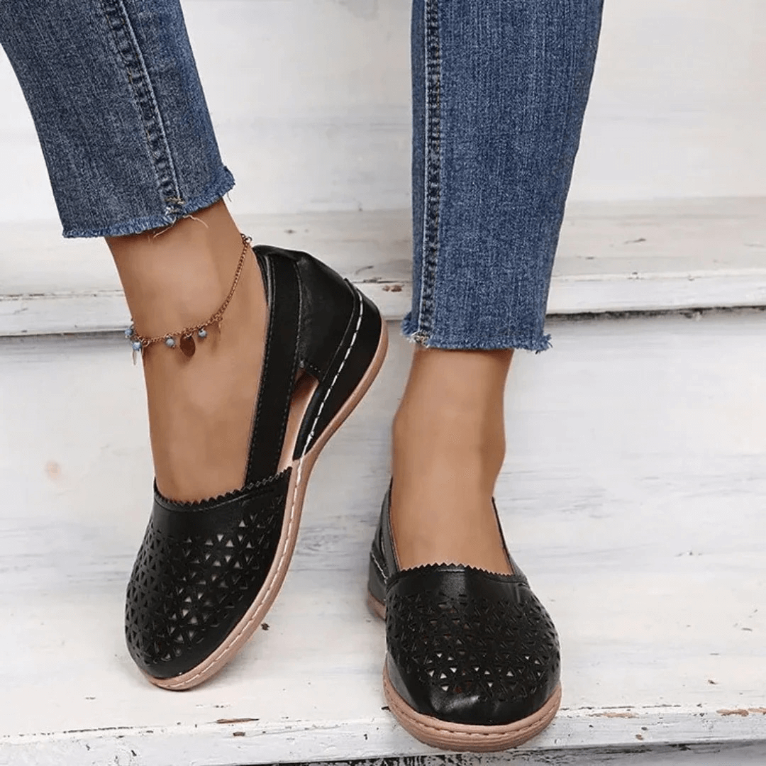 Chaussures orthopédiques confortables pour femmes, design élégant, matériaux respirants, soutien supérieur, couleur neutre.