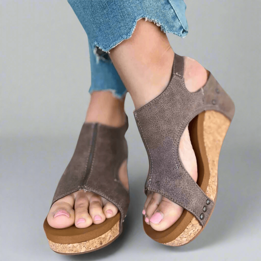 "Sandales orthopédiques femme noires ergonomiques avec semelle antidérapante pour confort et style élégant quotidien."