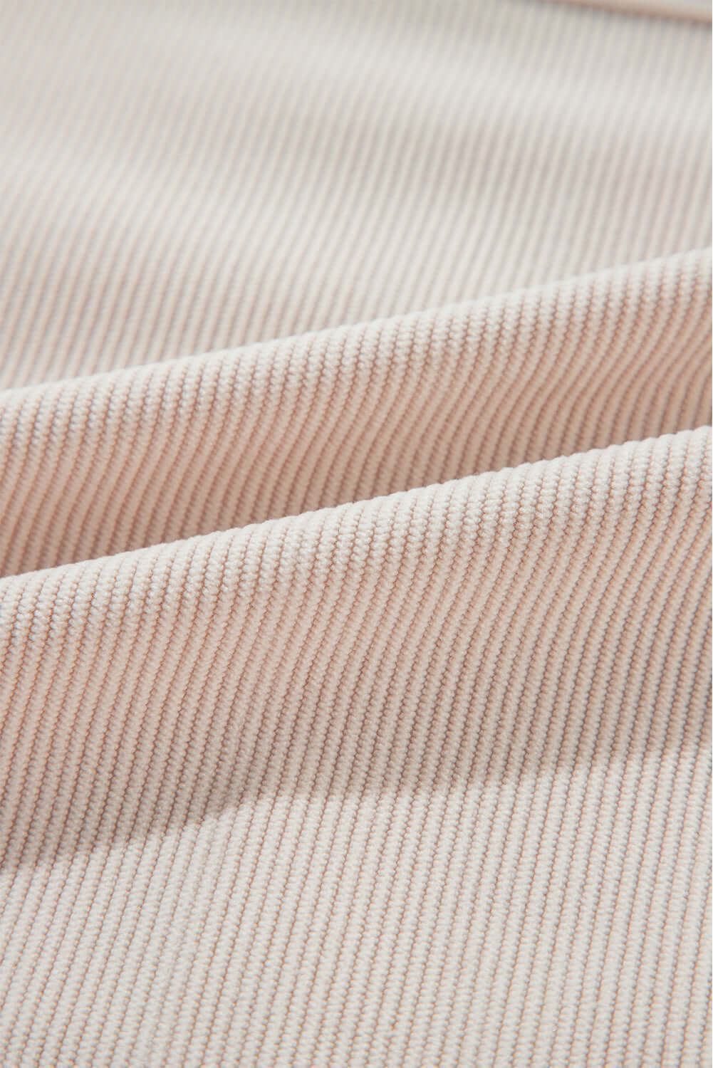 "Veste en velours côtelé beige avec capuche, style décontracté et élégant pour femmes, doux et parfait pour l'automne."