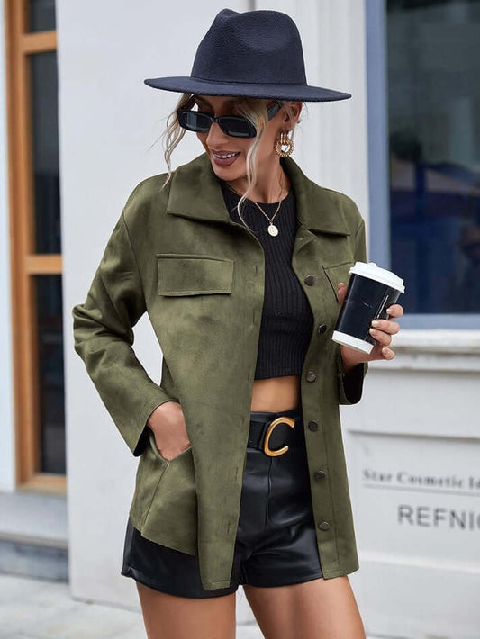 "Veste en cuir femme élégante avec boutons chic, style moderne, cuir premium noir pour allure sophistiquée."