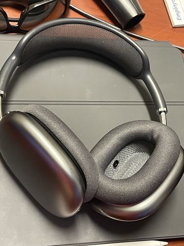 Casque audio premium ANC avec coussinets moelleux, design ergonomique, son haute qualité et connectivité Bluetooth.