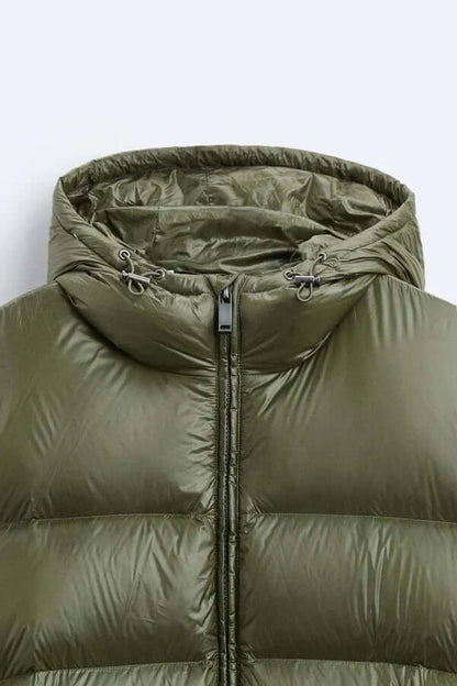 "Veste Puffer imperméable noire, rembourrage isolant, coupe décontractée, parfaite pour activités extérieures sous la pluie."