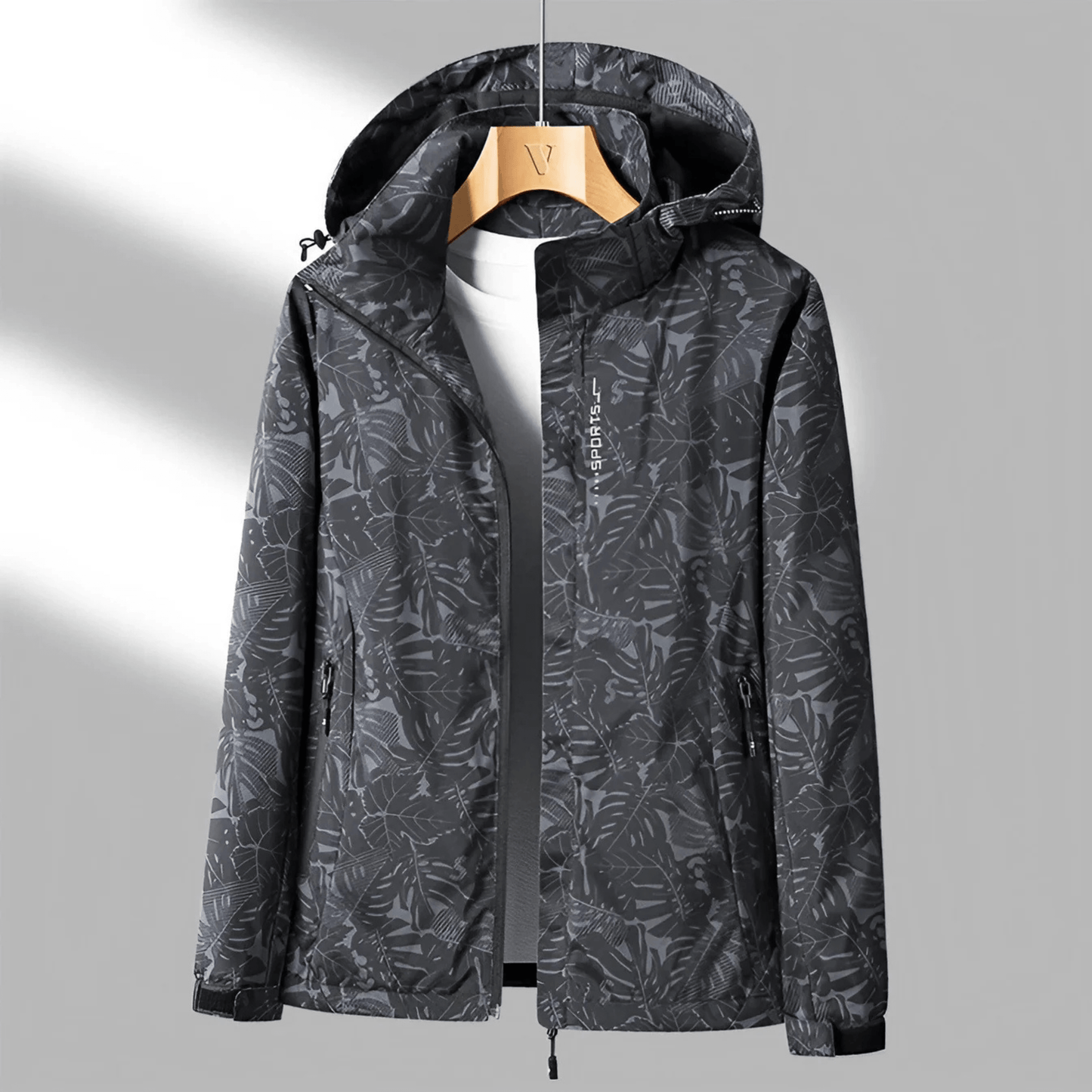 "Veste imperméable Opaline pour femme, légère et coupe-vent, avec capuche intégrée et design moderne."