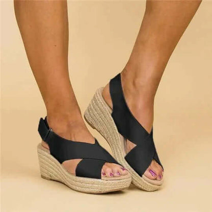 "Sandales d'été élégantes orthopédiques pour femmes, couleur beige, avec semelle large et design moderne, confort optimal."