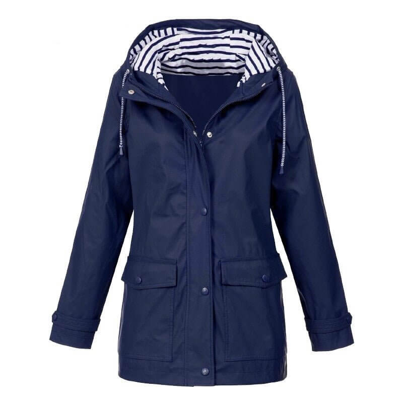 "Veste 3-en-1 imperméable femme, vue de face, capuche et multiples poches, idéale pour aventures plein air, design élégant."