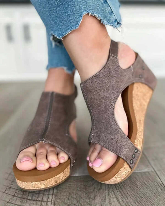 "Sandales orthopédiques élégantes pour femmes, confortables, avec design ergonomique et style contemporain."