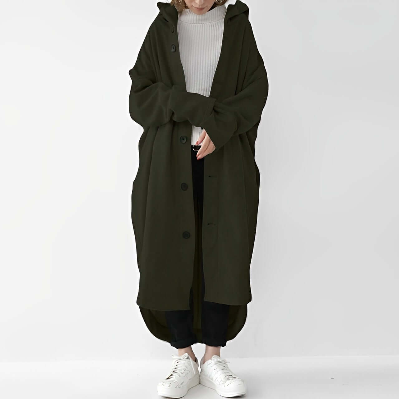 "Trench coat long femme Julina avec capuche, coupe ample et poches latérales, élégance chic pour un look décontracté."