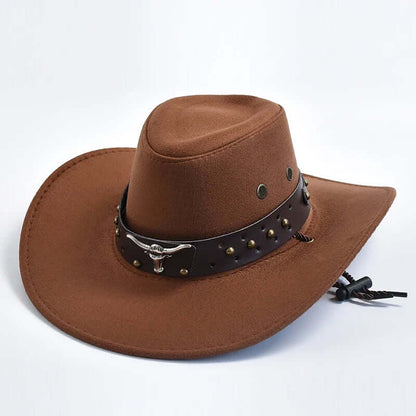 "Chapeau de cow-boy en cuir végétal avec jugulaire tressée, ajustable, vue de face, style western classique, accessoire femme