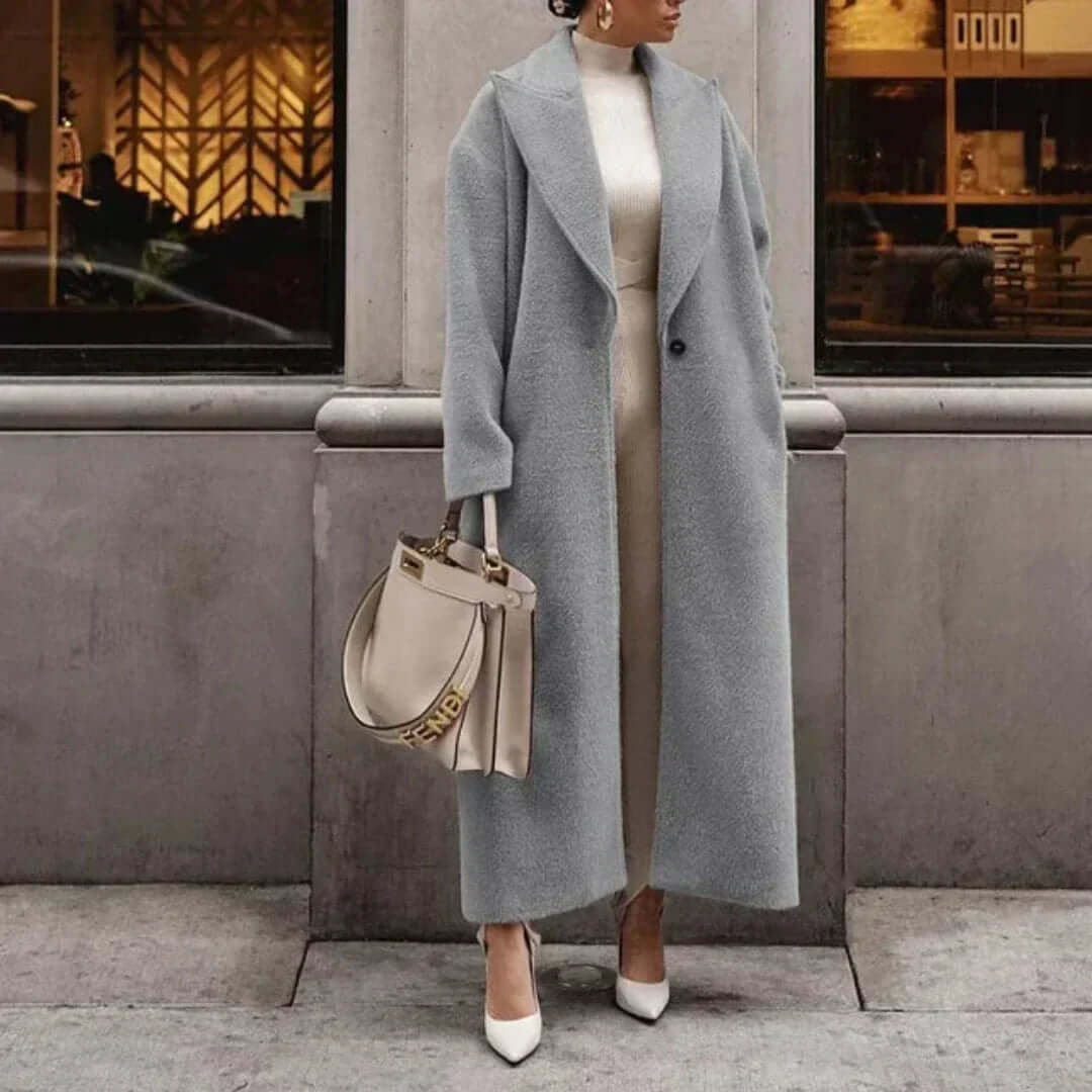 "Manteau long d'hiver élégant pour femme en noir, gris ou kaki, design élancé, pour un style sophistiqué et chaleur assurée."