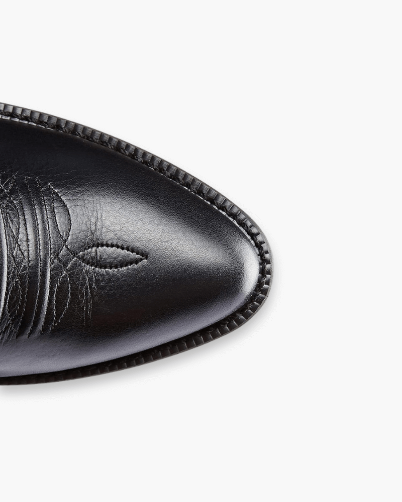 "Bottes western femme élégantes en cuir marron, détails couture soignés, style intemporel et moderne, confort premium"