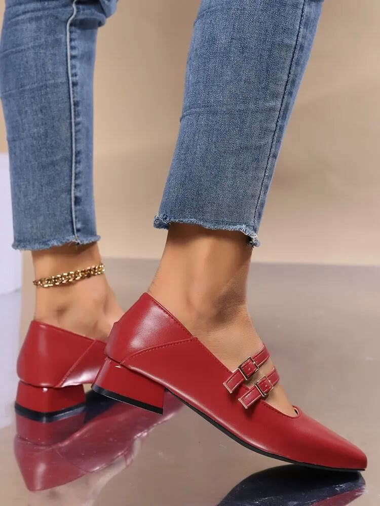 Ballerines élégantes à double brides ajustables, talon bas, design raffiné pour confort et style quotidien féminin.