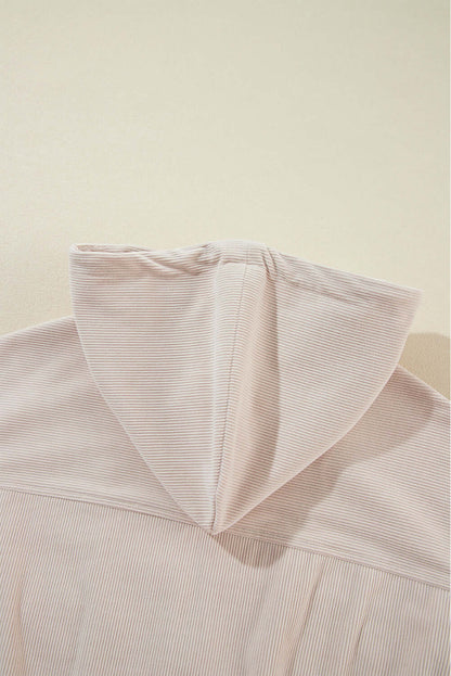 "Veste en velours côtelé beige avec capuche, style décontracté et élégant pour femmes, doux et parfait pour l'automne."