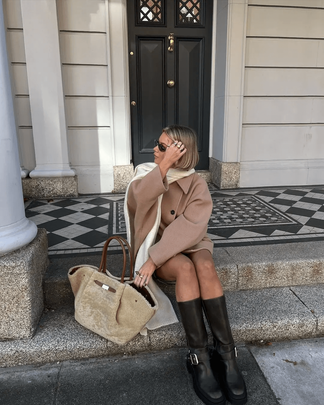 "Manteau oversized en laine femme, coupe moderne, couleur beige, chic et chaleureuse, parfait pour l'automne"