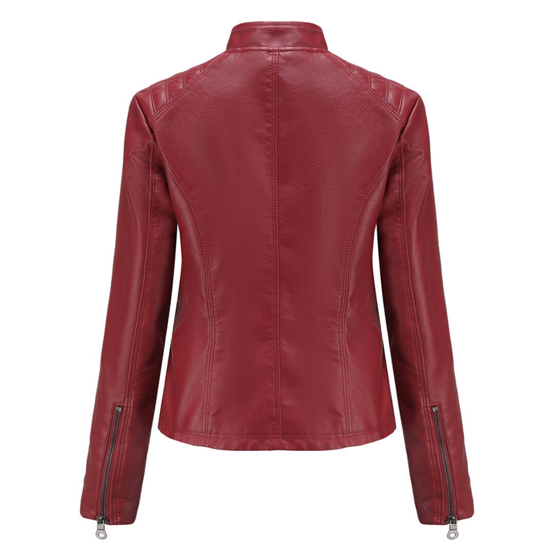 "Veste en cuir noir femme élégante avec fermeture asymétrique, col montant et poches zippées, style moderne et sophistiqué."