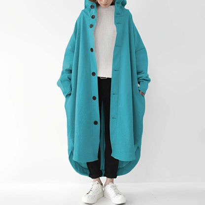 "Trench coat long femme Julina avec capuche, coupe ample et poches latérales, élégance chic pour un look décontracté."