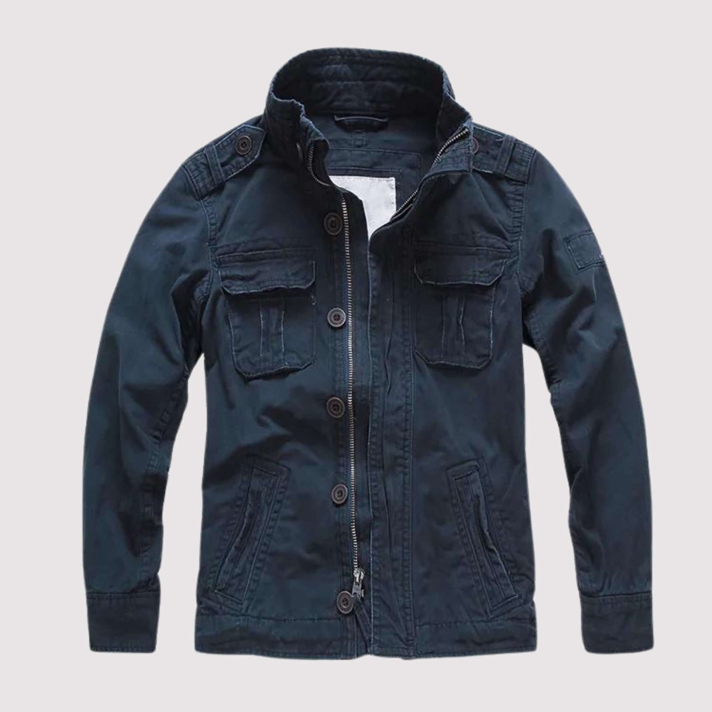 "Veste en jean rétro pour femme, denim bleu robuste, coupe ajustée avec poches fonctionnelles, style chic pour l'hiver."