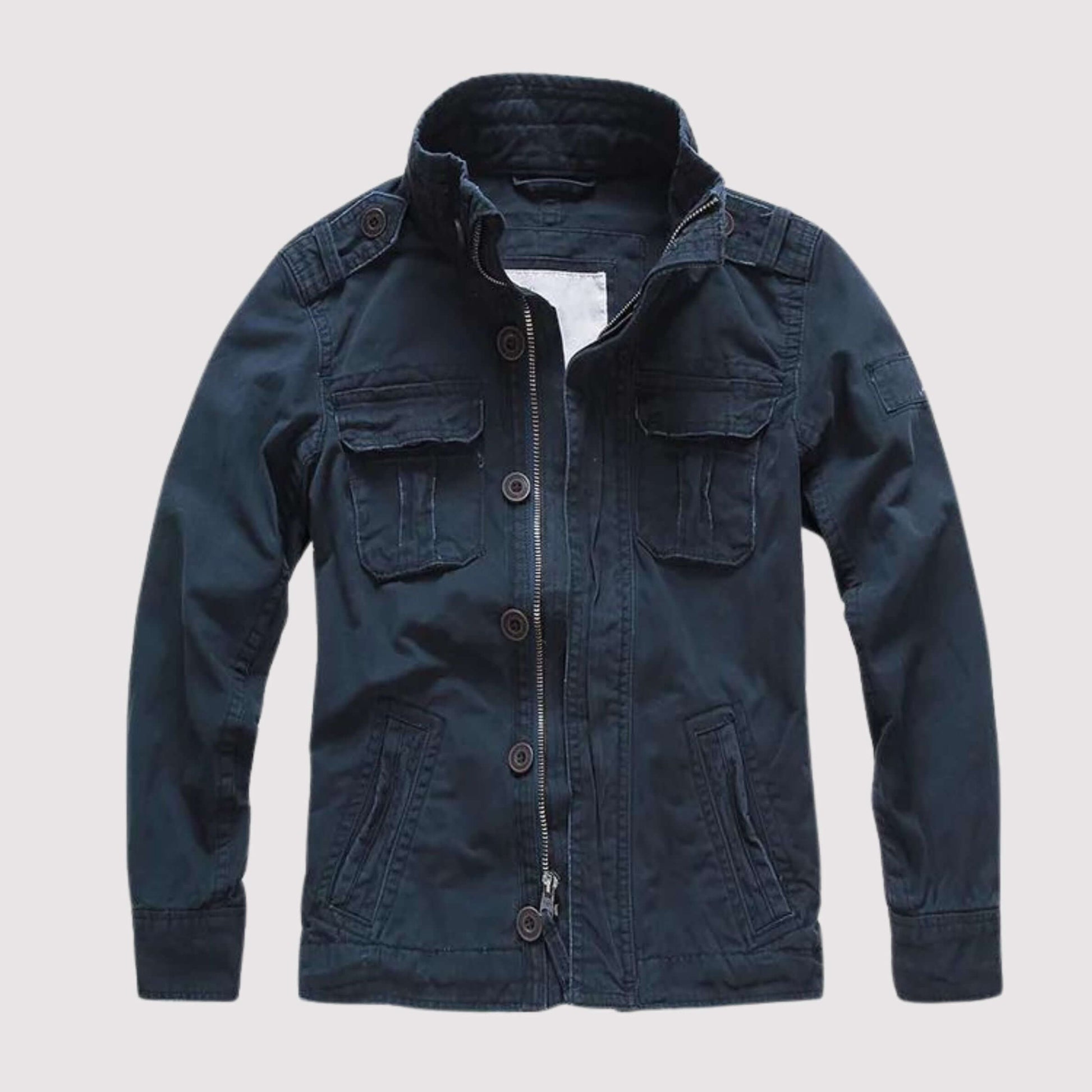 "Veste en jean rétro pour femme, denim bleu robuste, coupe ajustée avec poches fonctionnelles, style chic pour l'hiver."