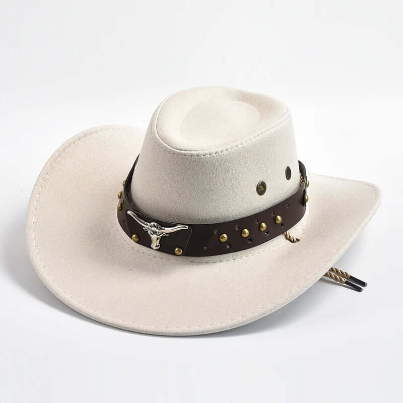 "Chapeau de cow-boy en cuir végétal avec jugulaire tressée, ajustable, vue de face, style western classique, accessoire femme