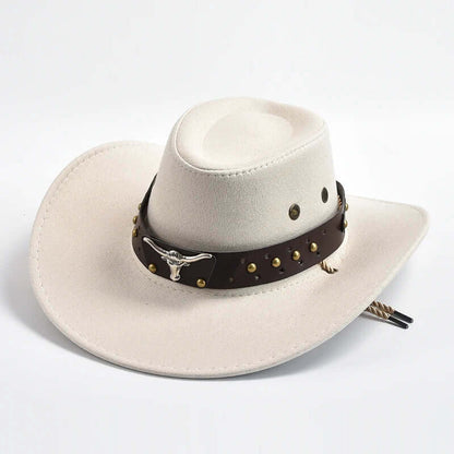 "Chapeau de cow-boy en cuir végétal avec jugulaire tressée, ajustable, vue de face, style western classique, accessoire femme