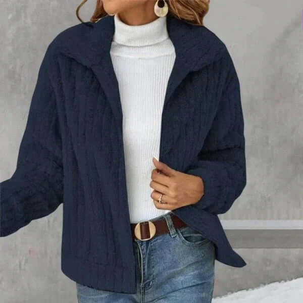 "Veste polaire confortable beige pour homme, douce et élégante, idéale pour toutes occasions et sortie en ville."