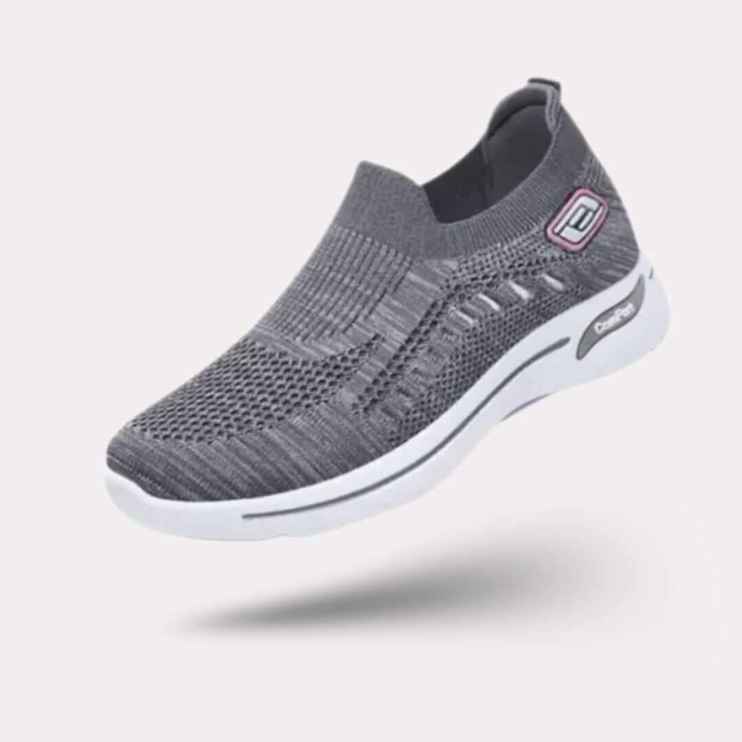 "Baskets orthopédiques pour femme en gris foncé, style moderne et semelles confortables, vue latérale élégante."