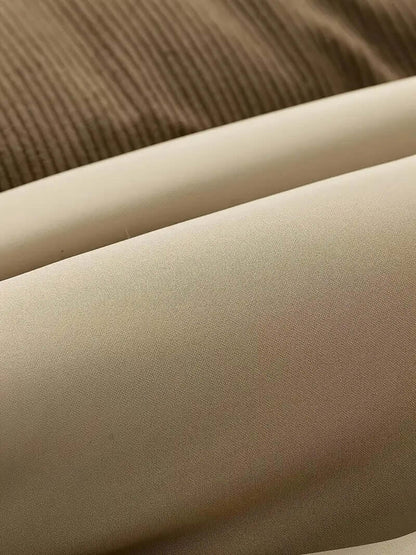 Veste hiver unisexe, blocs colorés, matelassée, capuche amovible, moderne, idéale pour hommes et femmes, style tendance.