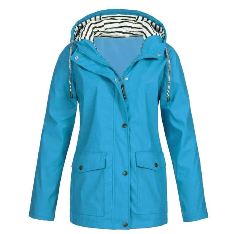 "Veste 3-en-1 imperméable femme, vue de face, capuche et multiples poches, idéale pour aventures plein air, design élégant."