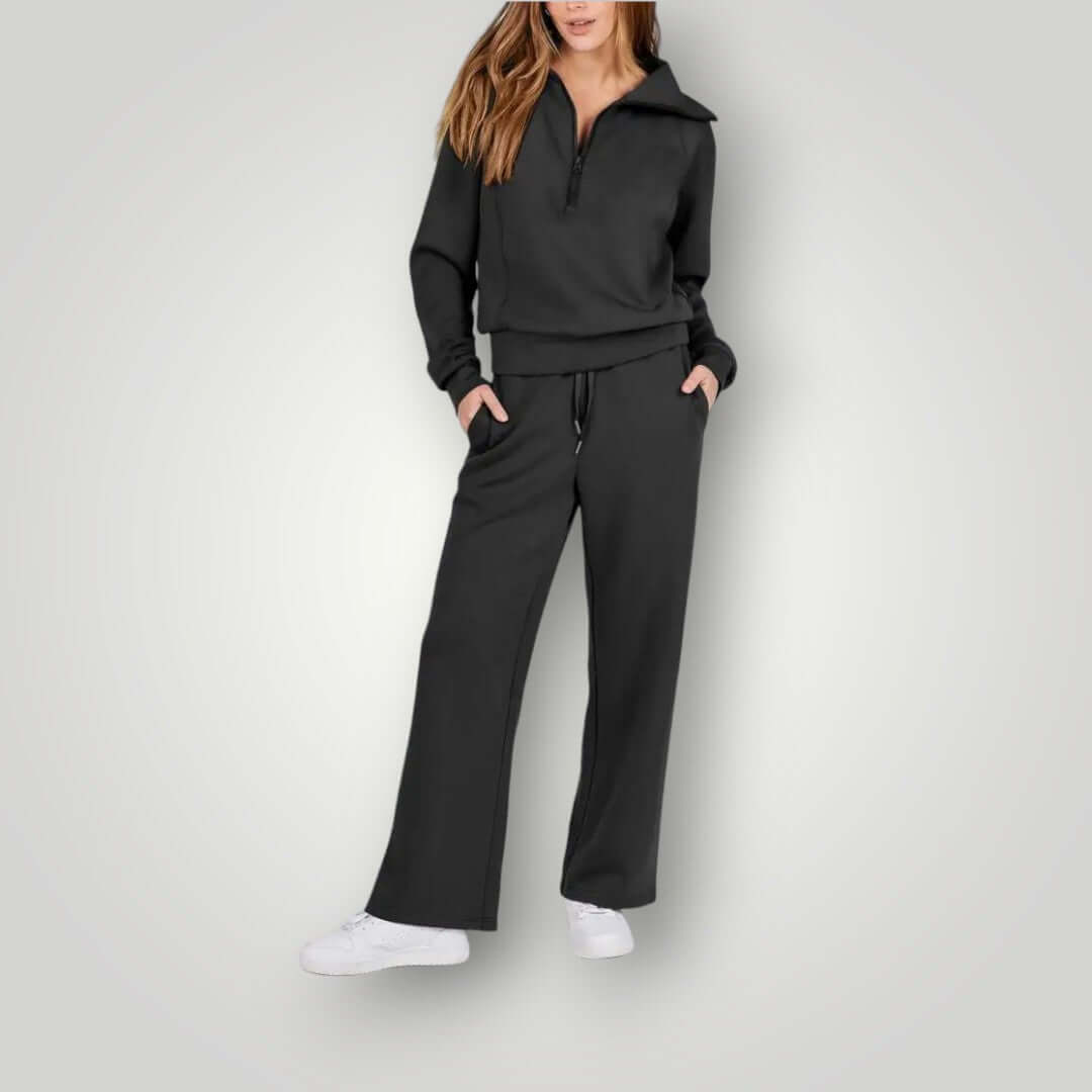 "Ensemble loungewear femme élégant et confortable, sweat et pantalon assortis en teintes neutres, pour détente et sorties."