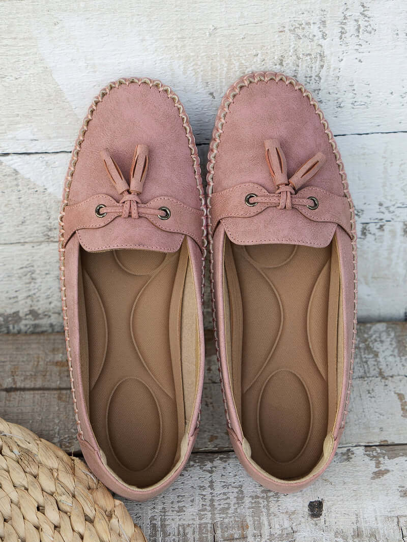 "Mocassins femme confortables en cuir bleu, élégants et pratiques, parfaits pour des marches longues et décontractées."