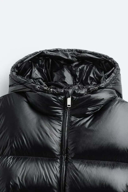 "Veste Puffer imperméable noire, rembourrage isolant, coupe décontractée, parfaite pour activités extérieures sous la pluie."