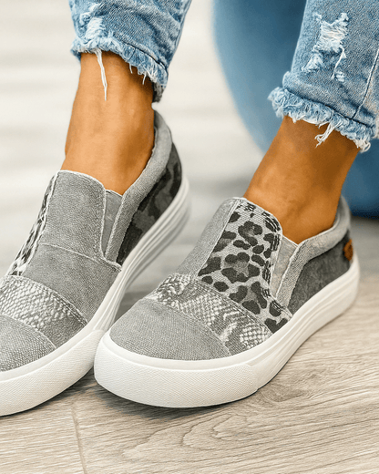 Baskets slip-on femmes, imprimés audacieux léopard, python et camouflage, confort optimal, facile à enfiler.