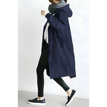 Trench-coat femme élégant vert armée, vue de face, chic et confortable pour toutes saisons, style intemporel adaptable.
