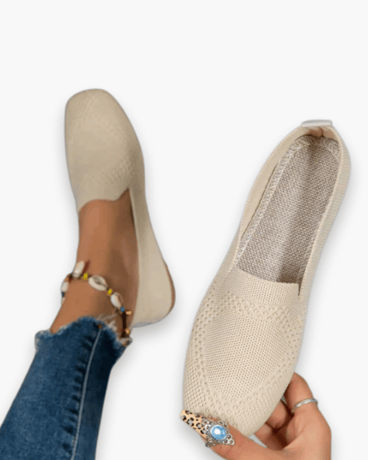 "Slippers d'été femme, confortables, élégants, disponibles en beige, gris, noir, orange et vert pour un style estival."