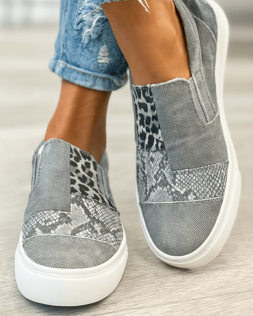 Baskets slip-on femmes, imprimés audacieux léopard, python et camouflage, confort optimal, facile à enfiler.