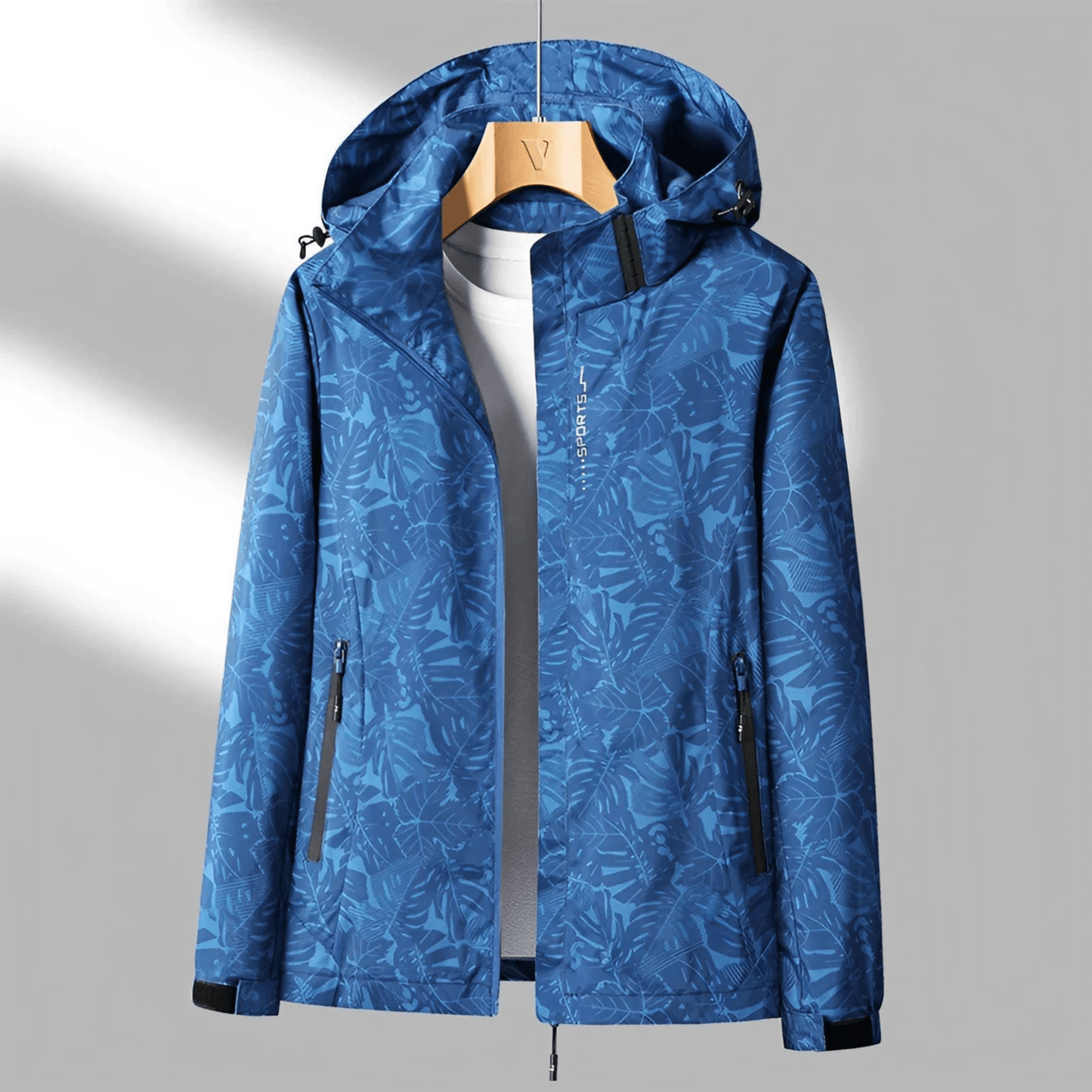 "Veste imperméable Opaline pour femme, légère et coupe-vent, avec capuche intégrée et design moderne."