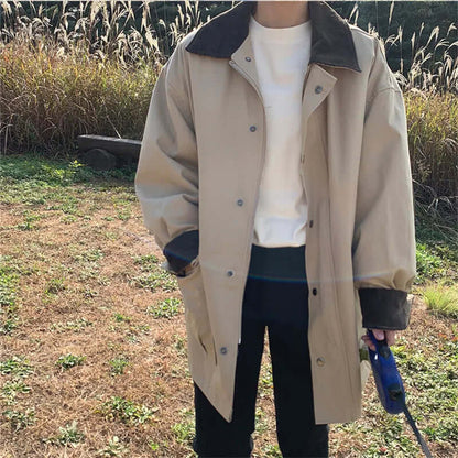 "Veste femme vintage en velours côtelé avec col revers élégant et poches rabat, coupe ample pour style rétro moderne."