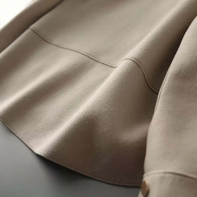 "Veste femme en coton élégante avec design sophistiqué, coupe classique et allure chic, idéale pour toutes occasions."