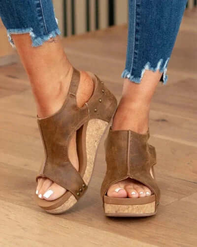 "Sandales orthopédiques élégantes pour femmes, confortables, avec design ergonomique et style contemporain."
