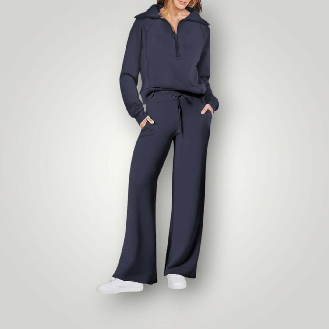 "Ensemble loungewear femme élégant et confortable, sweat et pantalon assortis en teintes neutres, pour détente et sorties."