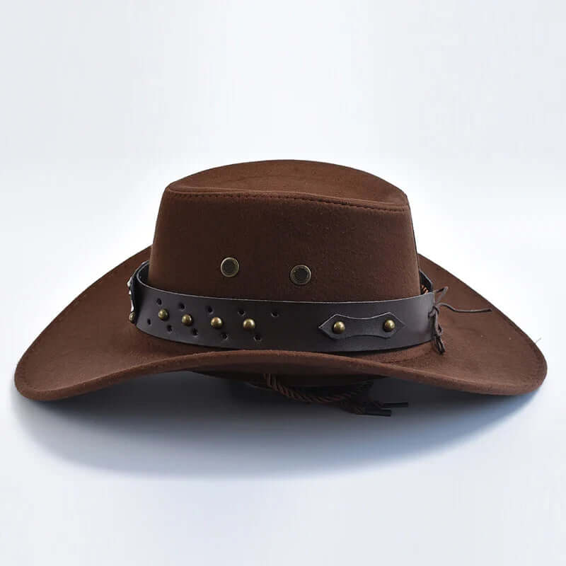 "Chapeau de cow-boy en cuir végétal avec jugulaire tressée, ajustable, vue de face, style western classique, accessoire femme