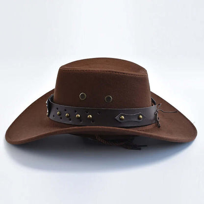 "Chapeau de cow-boy en cuir végétal avec jugulaire tressée, ajustable, vue de face, style western classique, accessoire femme
