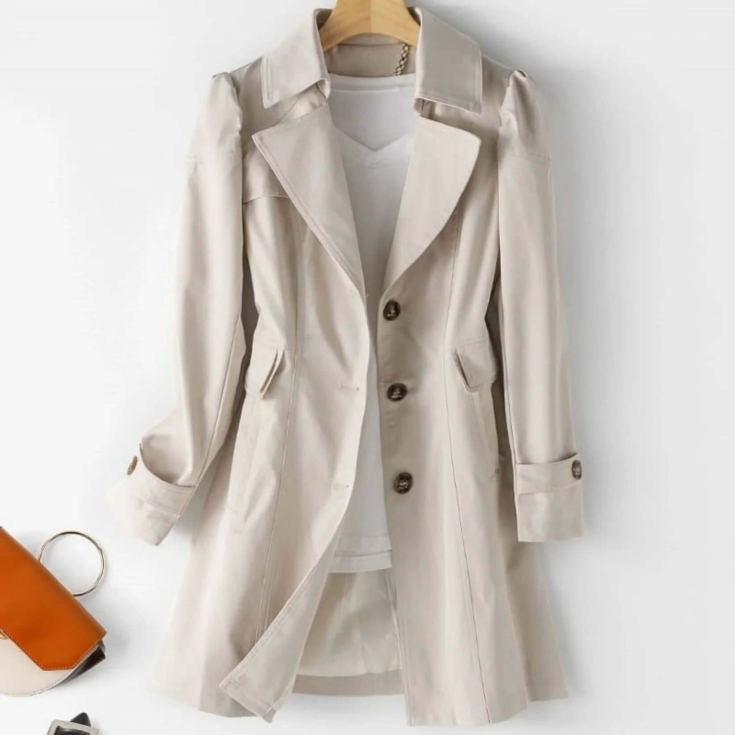 "Trench-coat imperméable femme, classique, coupe croisée, col structuré, élégant, beige clair, style intemporel."