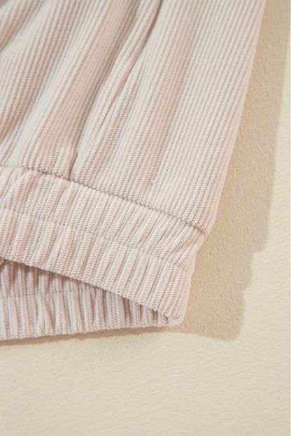 "Veste en velours côtelé beige avec capuche, style décontracté et élégant pour femmes, doux et parfait pour l'automne."